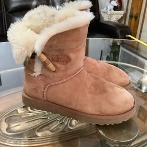 UGG size 7